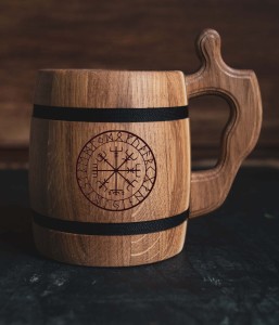 "Vegvisir" piękny drewniany kufel, kompas Vikingów