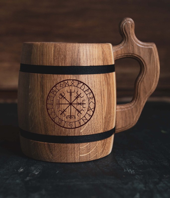 Vegvisir kufel dębowy
