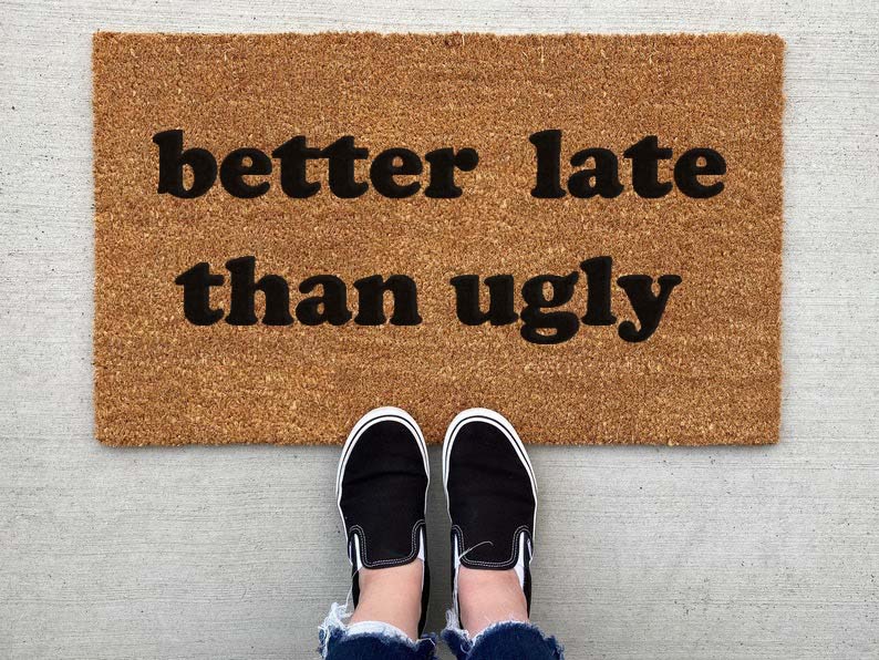 better late than ugly wycieraczka przed drzwi.jpg