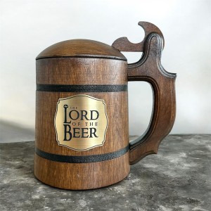 Drewniany kufel z klapką Lord of the Beer – kufel w klimacie Lord of the Rings | prezent dla fana fantasy | złota tabliczka