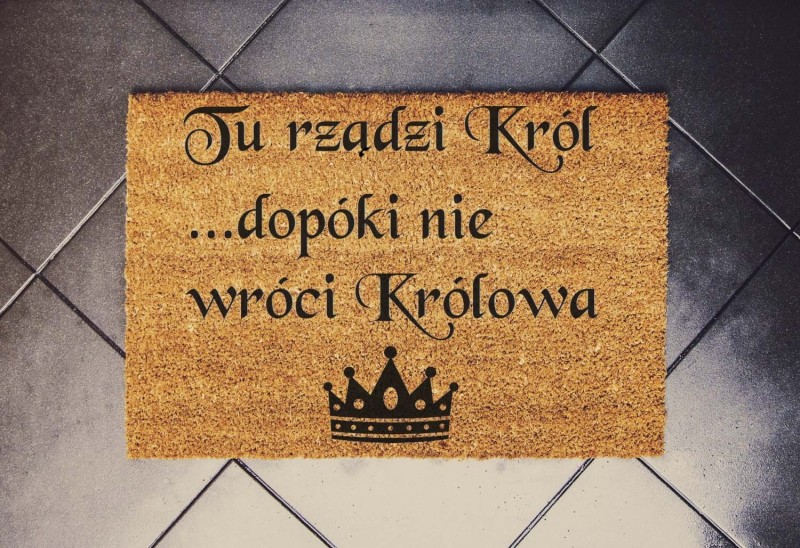 Tu rządzi król dopóki nie wróći królowa wycieraczka